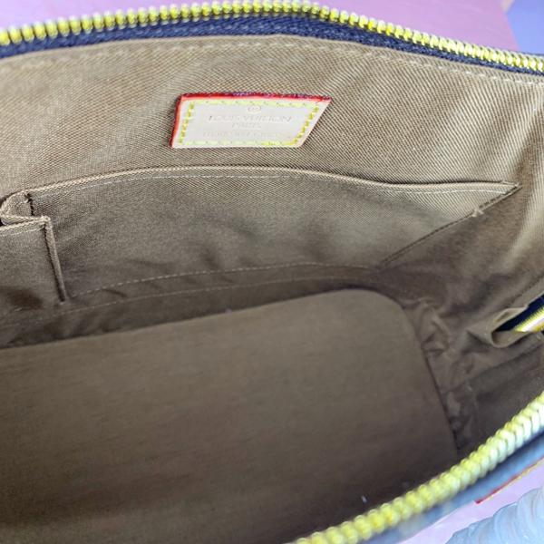 ルイヴィトンバッグ着用イメージ